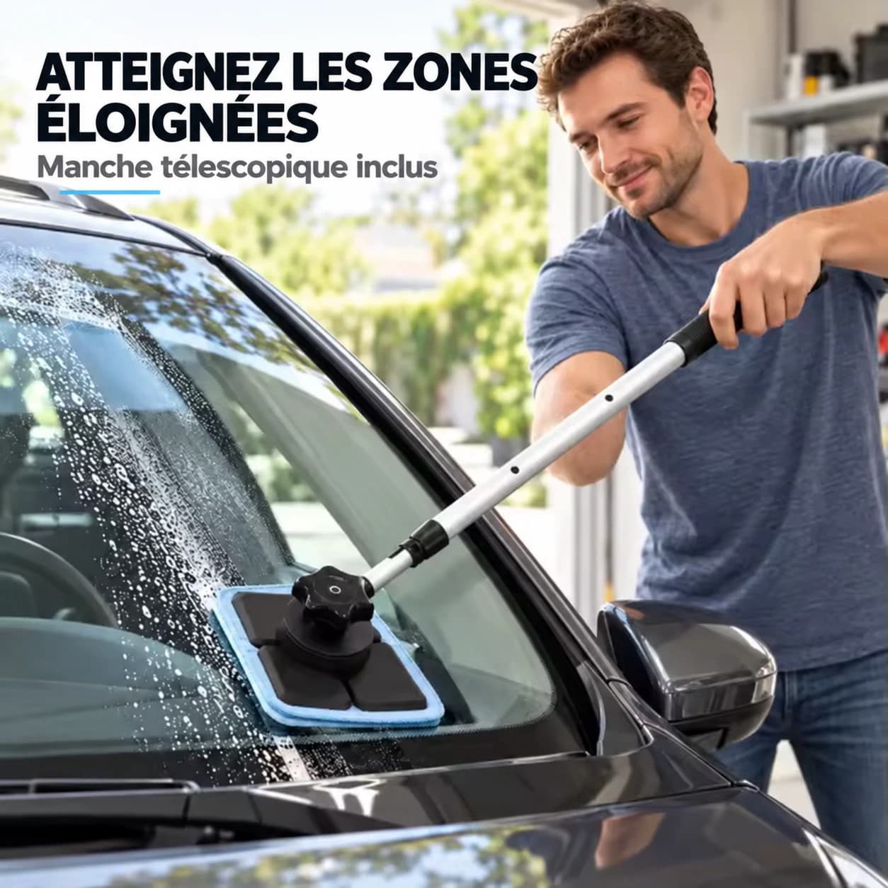 Nettoyer l’intérieur du pare-brise demande de se pencher et de tendre le bras.